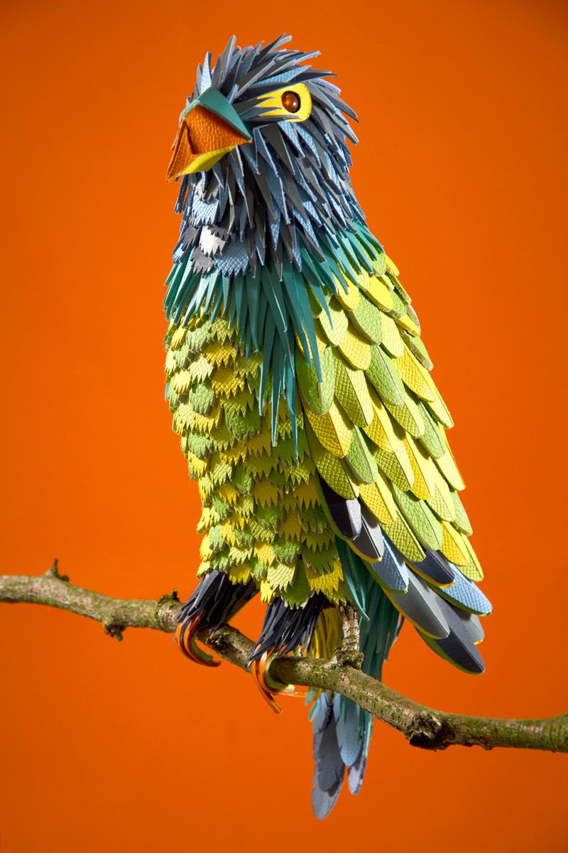 Leather Parrot 在令人印象深刻的折纸工艺作品by邹工作室中