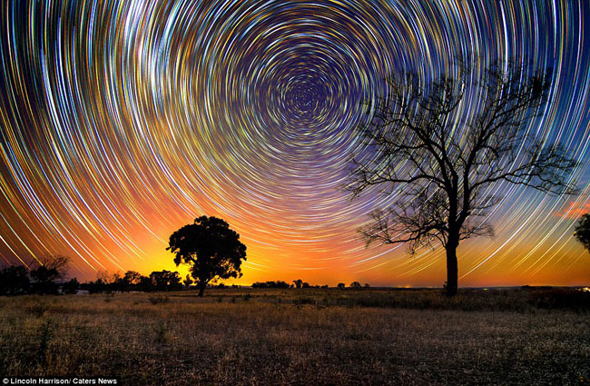75个这个世界上最迷人的夜晚星空图效果欣赏Time-lapsed Australian night sky