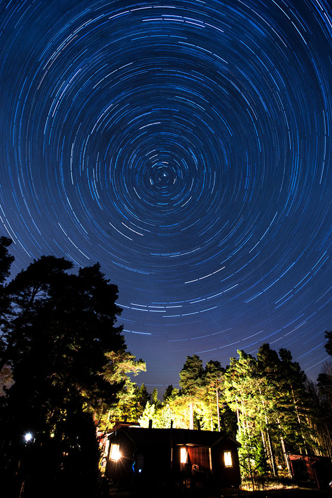 75个这个世界上最迷人的夜晚星空图效果欣赏Cabin In The Woods, Ämtö, Sweden