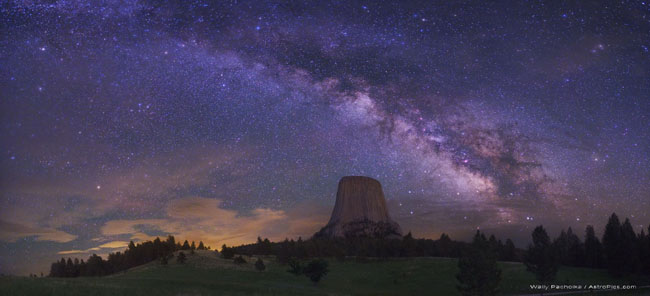 75个这个世界上最迷人的夜晚星空图效果欣赏Devil's Tower, Wyoming night sky
