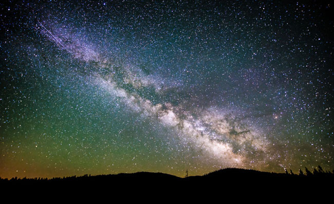 75个这个世界上最迷人的夜晚星空图效果欣赏Milky Way On The Rise: Trinity County Ca