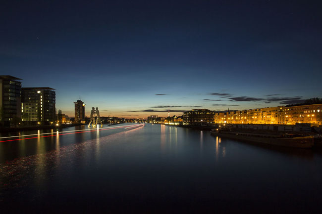 75个这个世界上最迷人的夜晚星空图效果欣赏Berlin Spree River