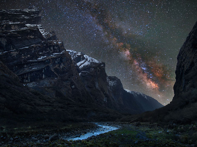75个这个世界上最迷人的夜晚星空图效果欣赏The Milky Way over the Himalayan night sky