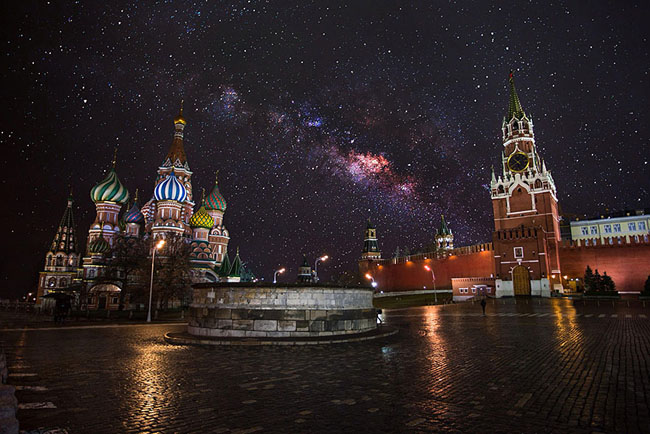 75个这个世界上最迷人的夜晚星空图效果欣赏Red Square In Moscow, Russia