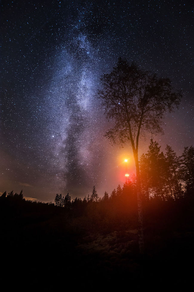 75个这个世界上最迷人的夜晚星空图效果欣赏Radio Mast Milkyway (southern Finland)