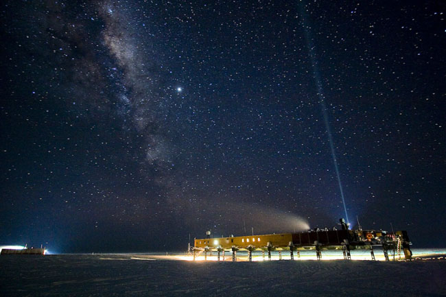 75个这个世界上最迷人的夜晚星空图效果欣赏The Night Sky in Antarctica