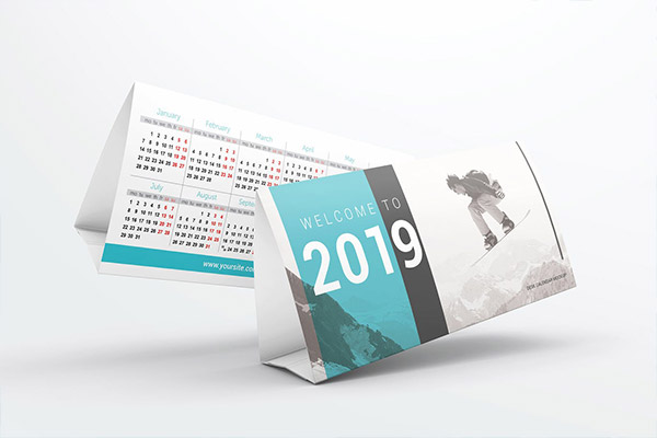 高品质的2019年新年台历日历设计VI样机展示模型mockups