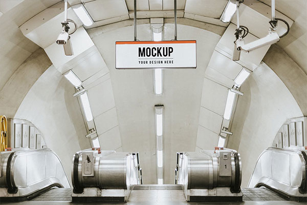 在地铁出入口的长方形公共标志广告牌设计VI样机展示模型mockups