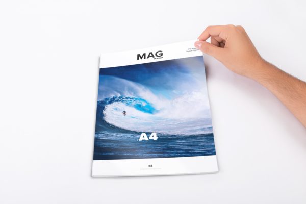 杂志画册设计 A4 Magazine Closed Mockup 02