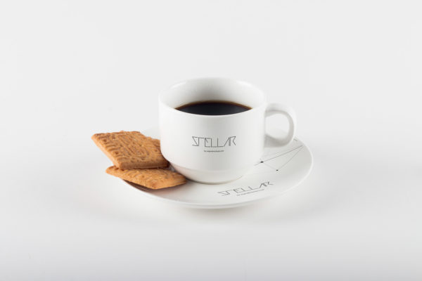 饼干咖啡杯样机 Coffee Cup with Cookies Mockup 03