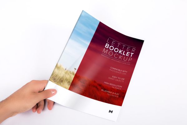 信件小册子封面模型 Letter Booklet Cover Mockup 01