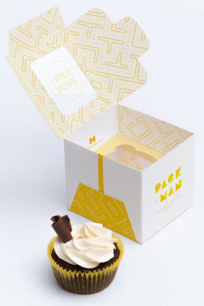 一个纸杯蛋糕盒模型 One Cupcake Box Mockup 02