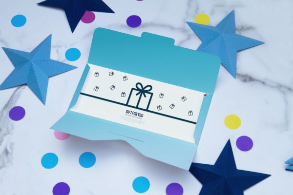 有创意的圣诞节或生日礼品卡设计包装样机素材下载[PSD]