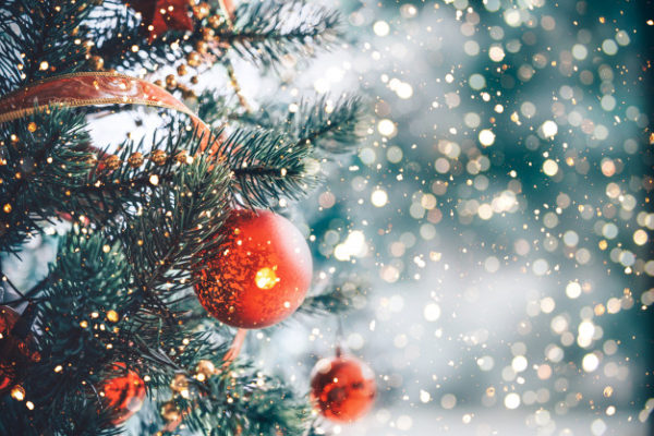 圣诞节装饰元素 Christmas tree with red ball ornament and decoration