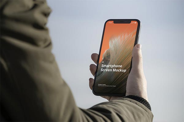 高品质的户外场景iPhone 11 pro APP UI样机展示模型mockups