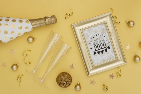 金色新年画框样机 New year 2020 with golden bottle of champagne and glasses PSD file