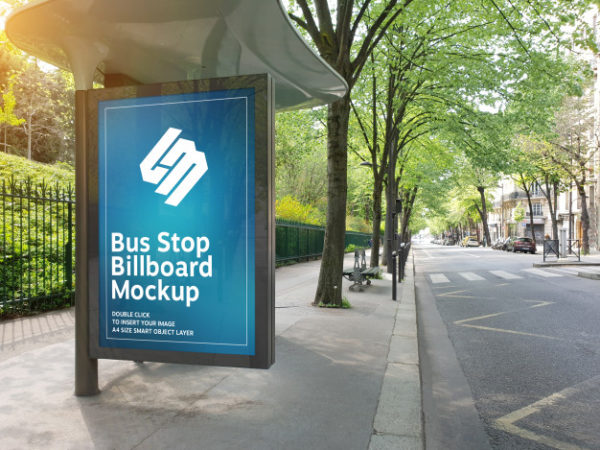 公交车站的广告牌模型[PSD]