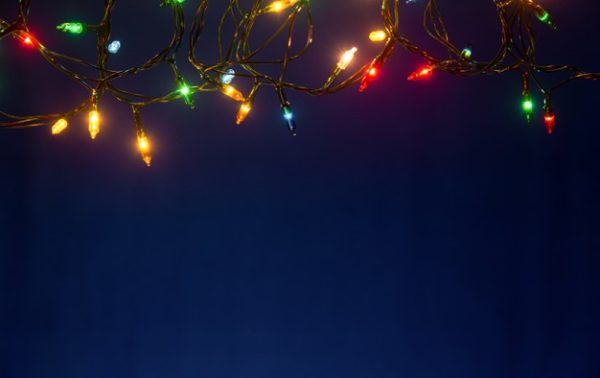 暗蓝色背景上的圣诞灯光[JPG]