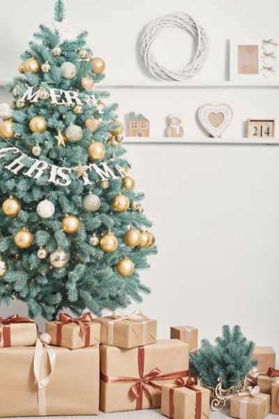 礼盒和装饰过的圣诞树b背景[JPG]