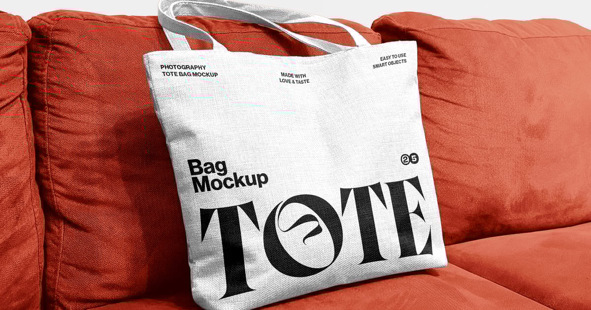 沙发上的手提袋模型