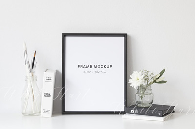 8x10黑色画框场景样机 Frame mockup - 8x10 - Png/Jpg/Psd