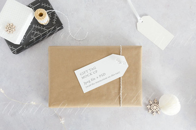 圣诞节礼物标签样机模型 Christmas gift tag mock up