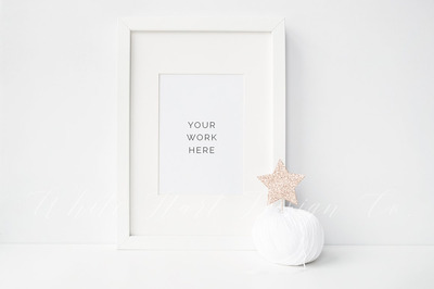 圣诞风格的框架模型 Christmas styled frame mock up