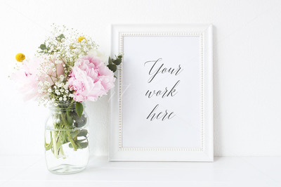 花卉风格的A4框架模型 Floral styled A4 frame mock up