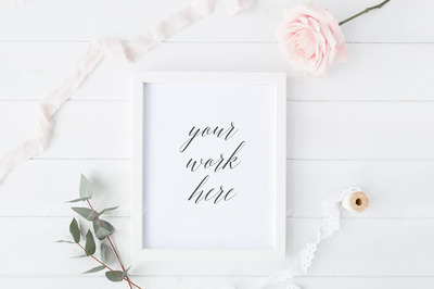 时尚画框样机 Styled frame mock up - Pink roses