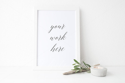 简单白色花卉样机 Floral styled A4 frame mock up