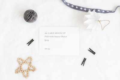 圣诞节桌面卡片样机模型 Landscape xmas A6 card mock up