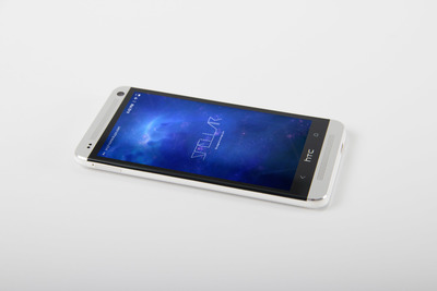 免费手机样机素材 HTC One M7 Mockup 01