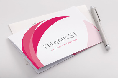 双折感谢卡PSD样机 Bifold Thank You Card PSD Mockup 02