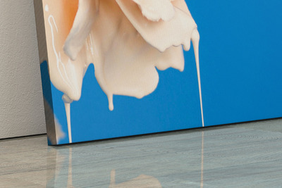 油画画框样机 Portrait Canvas Frame Mockup Leaning on Wall