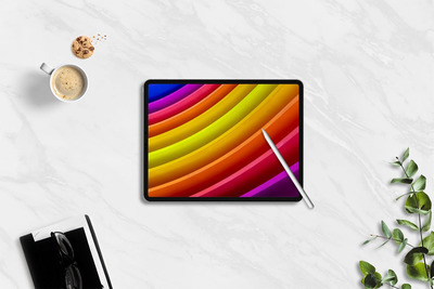 桌面环境的iPad平板电脑样机素材下载[PSD]