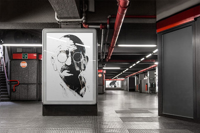 机场高铁站海报设计展示样机[PSD]