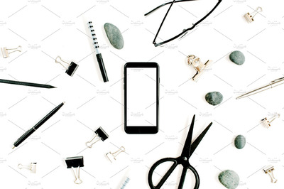 iphone场景样机 iPhone with blank screen