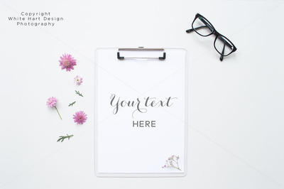 花卉板夹样机 SALE Floral styled clipboard mock up