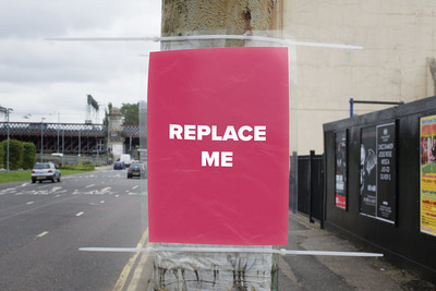 城市户外巨幅广告设计展示样机[PSD]