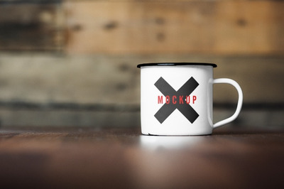 模糊背景上的杯子样机展示模型[PSD]