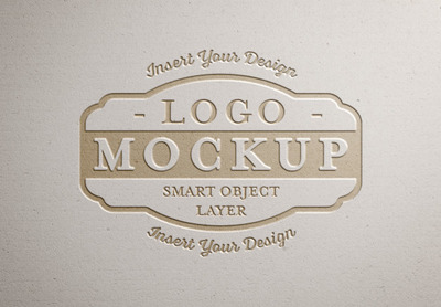 在白色的纸质地上印压logo展示样机模型