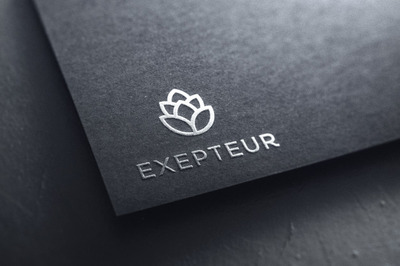 优质纸上的银色logo标志样机模型