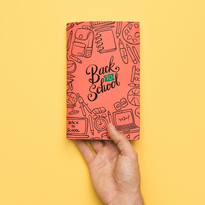 学生主题的笔记本设计样机[PSD]