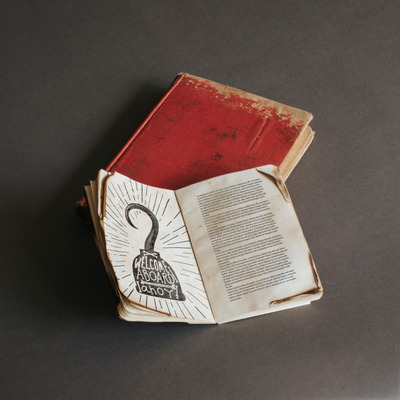 旧纸张书籍展示样机[PSD]