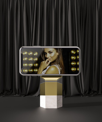 3D智能手机屏幕照片展示样机[PSD]