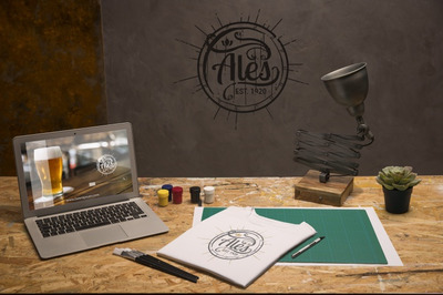 高视图白色折叠t恤展示样机[PSD]