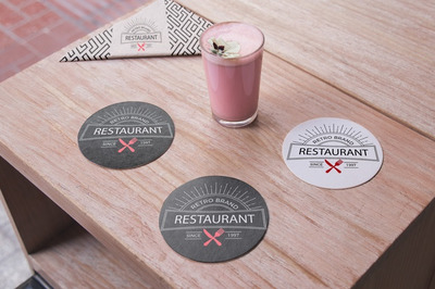 美味的冰沙杯垫品牌样机[PSD]