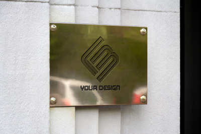 墙上的金属logo印制样机[PSD]