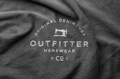 褶皱毛衣上的logo印刷样机[PSD]