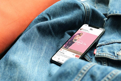 iPhone X牛仔裤夹克展示模型